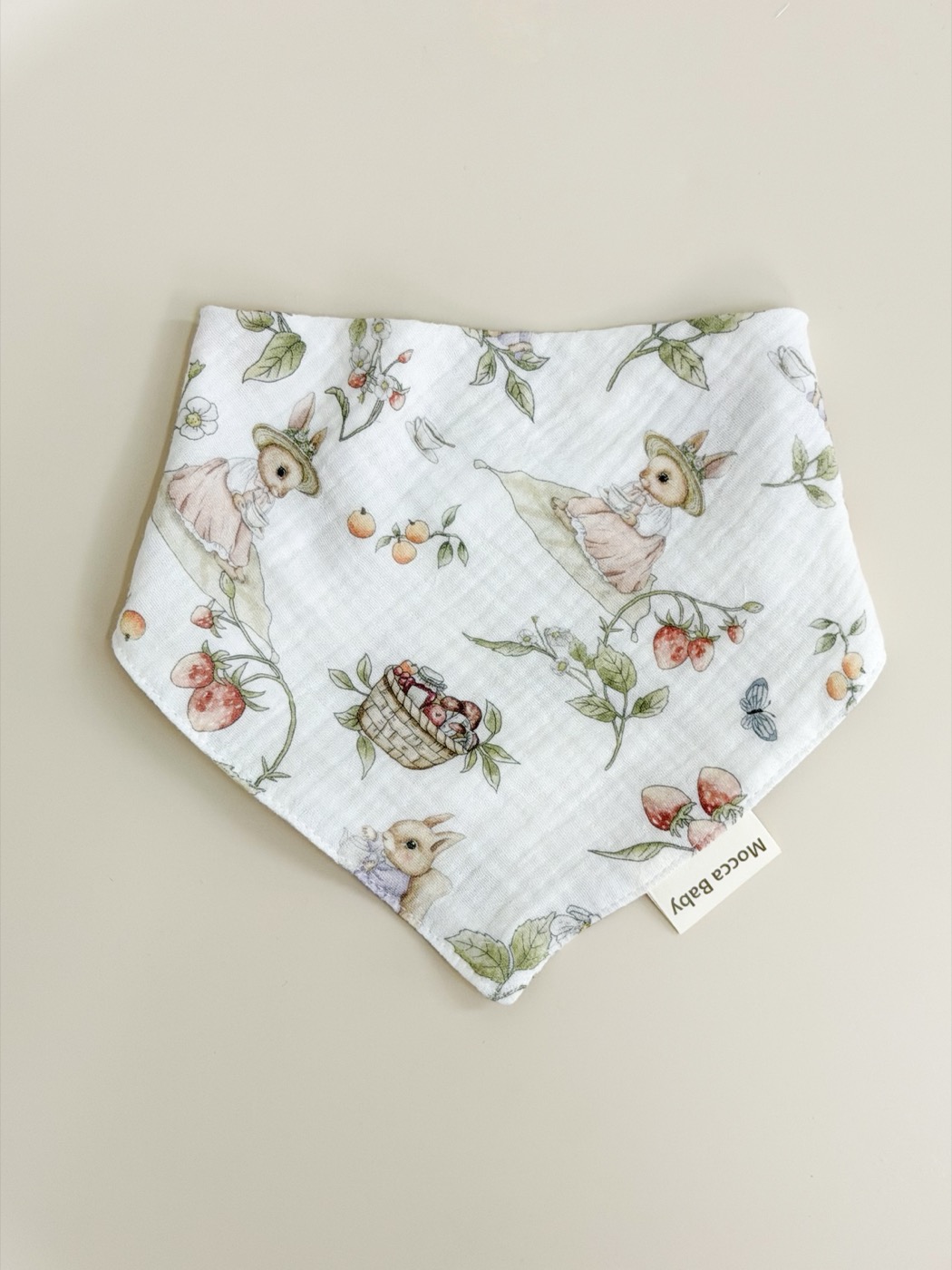 Babero bandana · conejos y flores