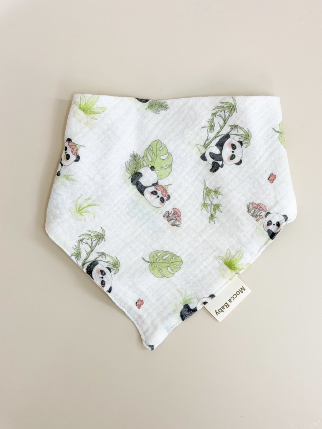 Babero bandana · pandas y bambú