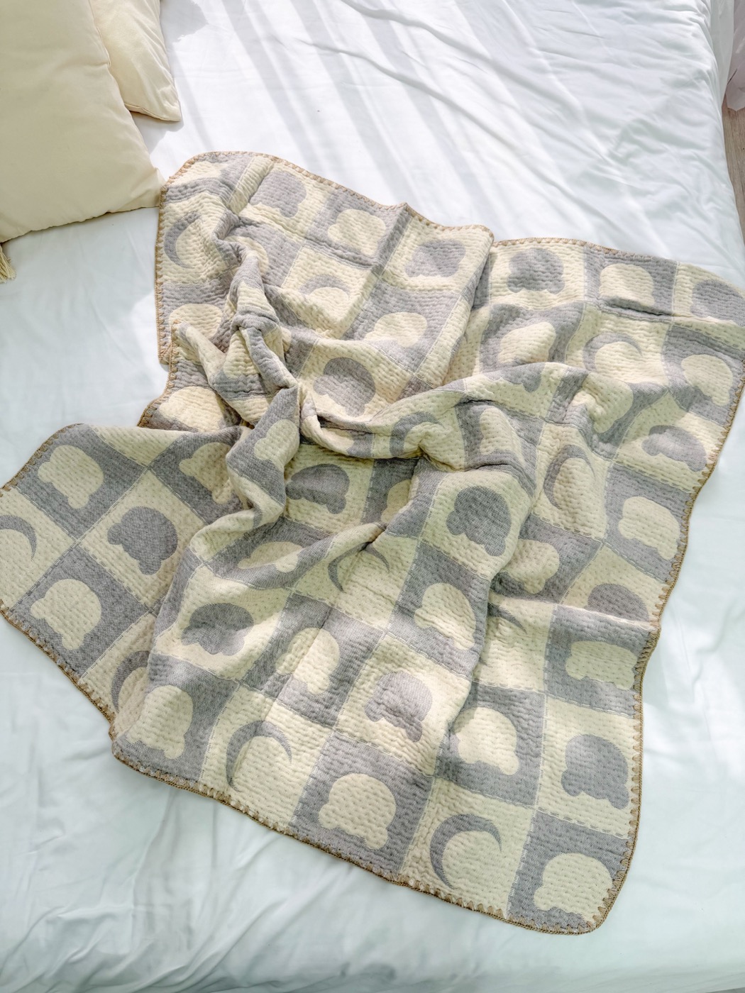 Knit Blanket · Elephant Grid