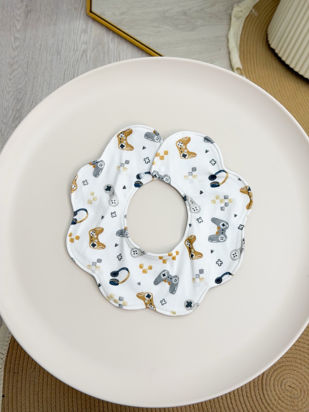 Petal Bib · Game Controller